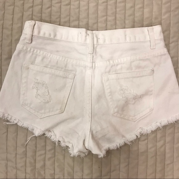 Forever 21 mid-rise distressed white denim short - Picture 7 of 10